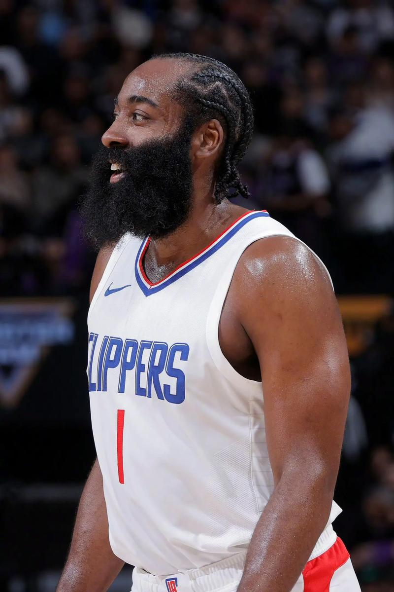 最想“偷师”队友的哪种特质？泽林斯基：姆希塔良的足球智慧（最想向队友学哪一项？泽林斯基：姆希塔良的足球智慧）