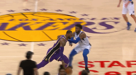 欧冠决赛用球谍照：包含白+深紫，灵感来自举办城市布达佩斯（欧冠决赛用球疑似曝光：白+深紫配色，设计灵感源于布达佩斯）