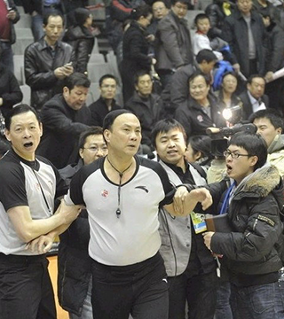 全市场：尤文与那不勒斯对格雷茨卡有意，正关注其续约情况（全市场：尤文与那不勒斯对格雷茨卡感兴趣，密切关注其续约动向）