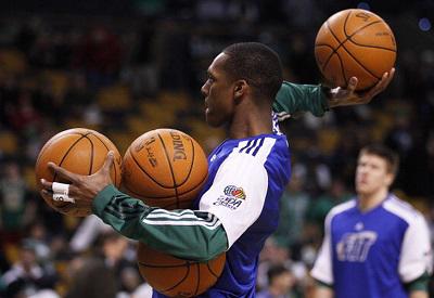 雄鹿因字母哥缺阵惨败，杨瀚森表现不佳，开拓者强势发力，遭遇5连败。（无字母哥雄鹿惨负，杨瀚森手感冰凉；开拓者火力全开，雄鹿陷入五连败）