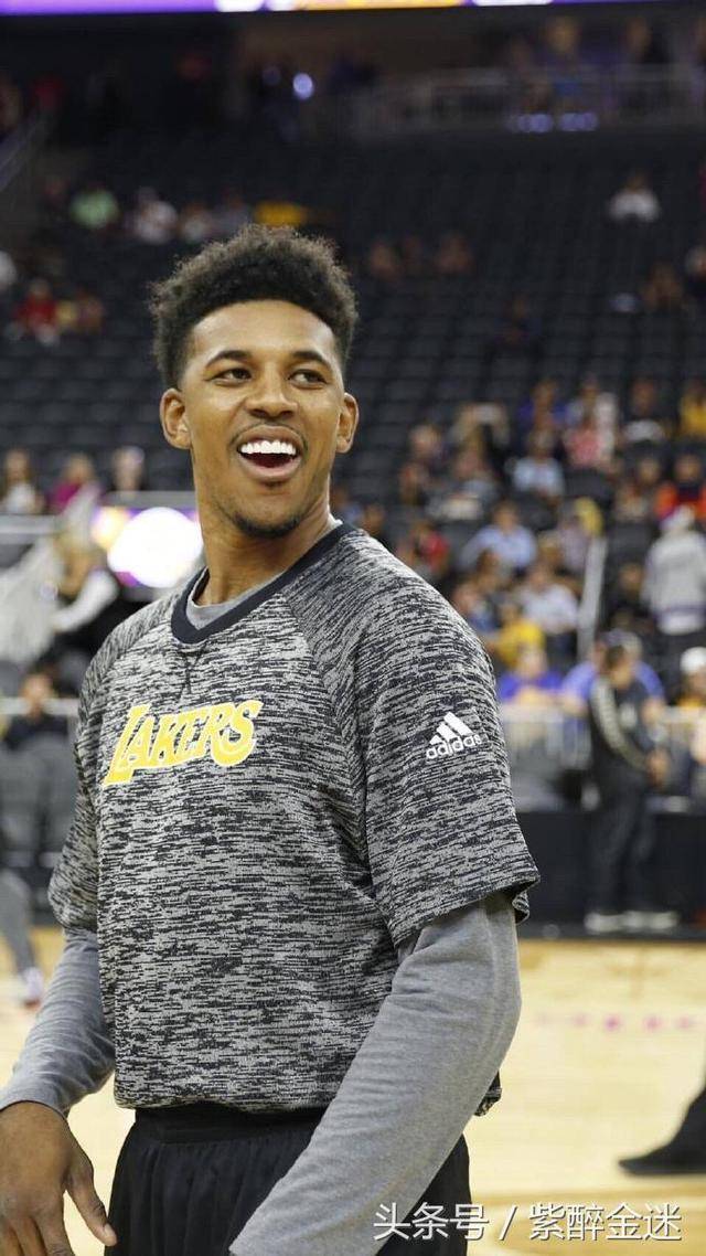 周定洋入围亚冠最佳球员，但因限薪令遭拒，欲重返欧洲或改身份寻求更高薪资。（周定洋跻身亚冠最佳候选，却因限薪遭拒，拟重返欧洲或改身份谋更高薪资）